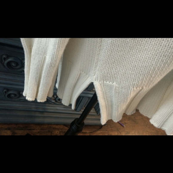 Bundle of 2 Vintage Sweaters - Picture 15 of 16